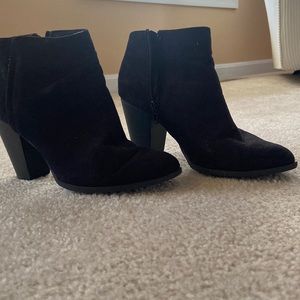 Women’s suede black ankle booties